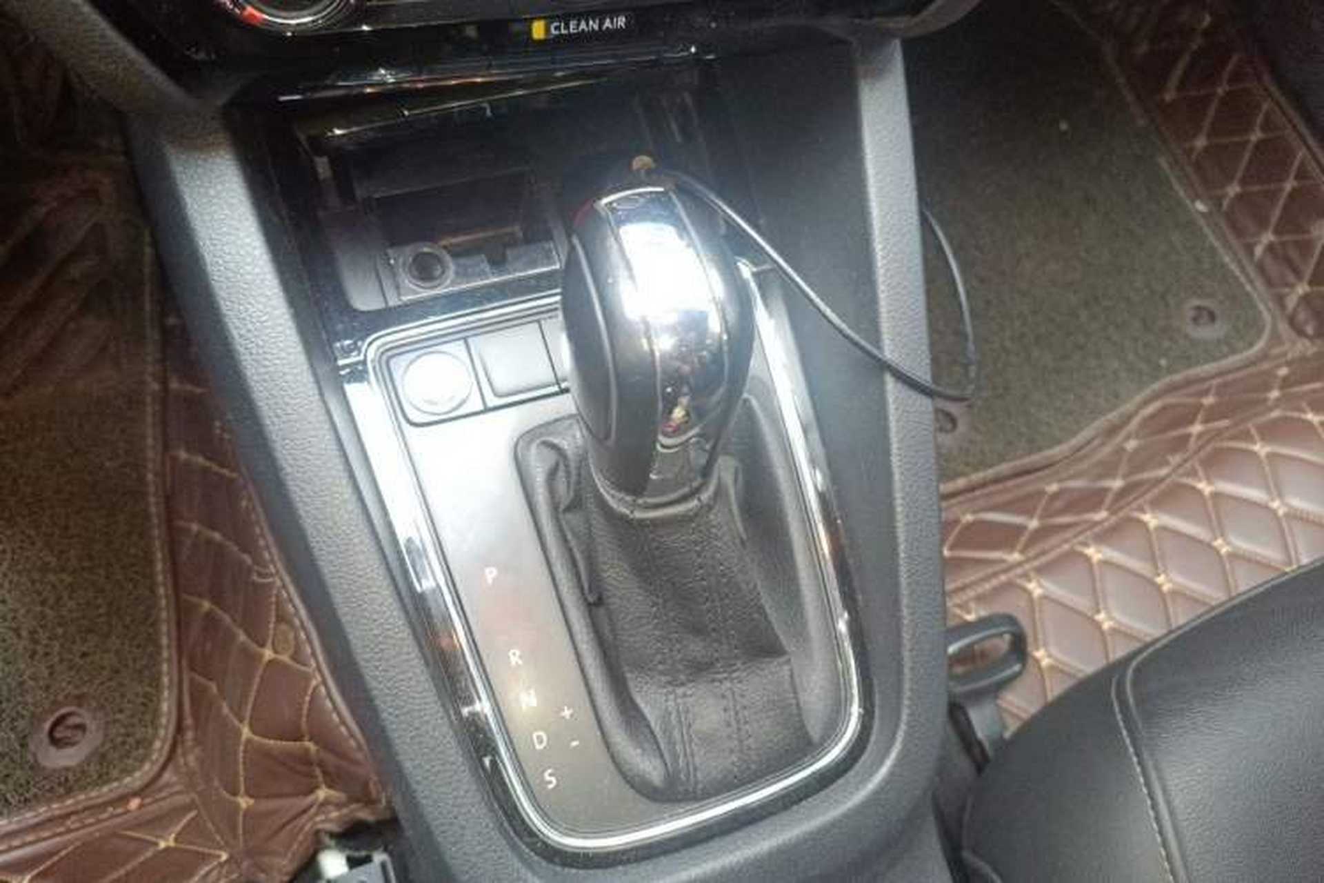 Used Volkswagen Sagitar 2018 1.6L Automatic Comfort Model Gear Lever