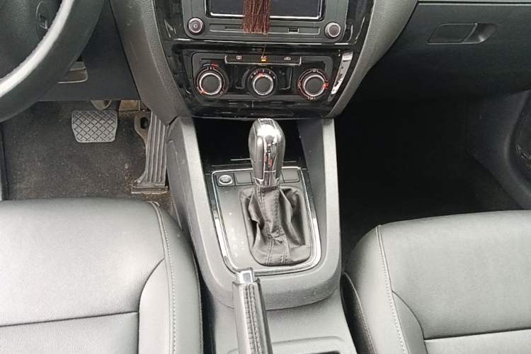 Used Volkswagen Sagitar 2018 280TSI DSG Ignite Edition Gear Lever