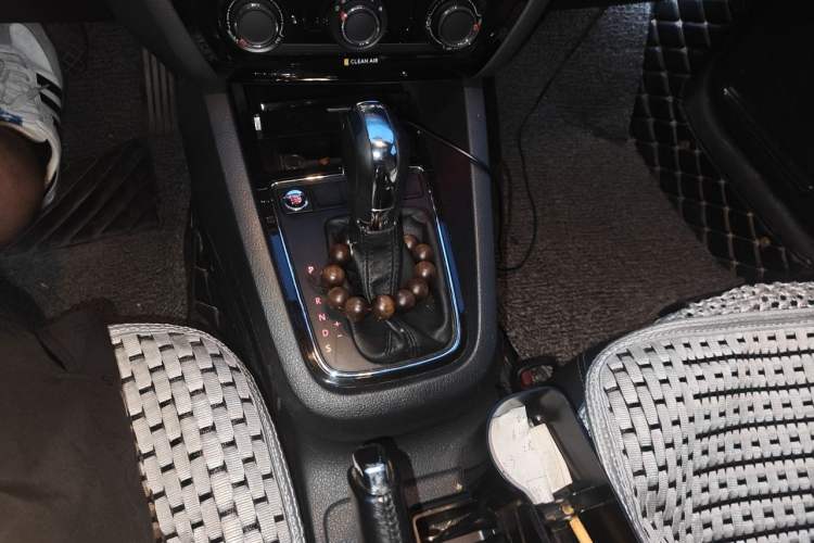 Used Volkswagen Sagitar 2018 280TSI DSG Comfort Model Gear Lever