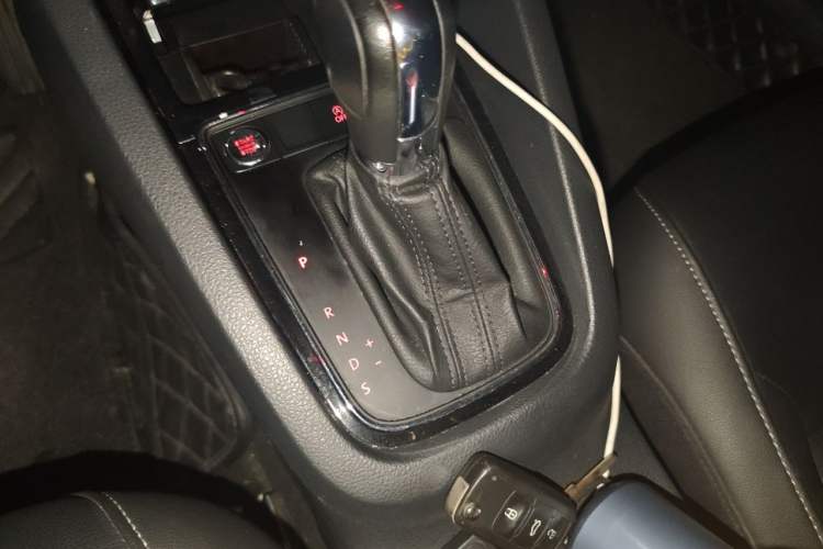 Used Volkswagen Sagitar 2018 280TSI DSG Ignite Edition Gear Lever
