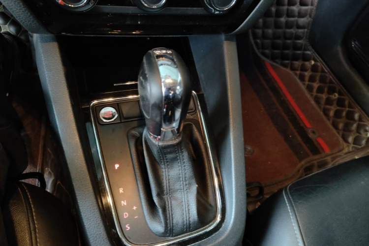 Used Volkswagen Sagitar 2018 280TSI DSG Ignite Edition Gear Lever