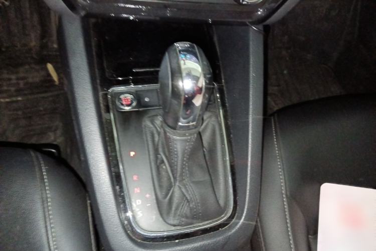 Used Volkswagen Sagitar 2018 1.6L Automatic Comfort Model Gear Lever