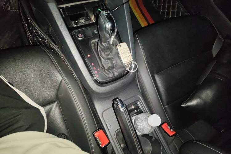 Used Volkswagen Sagitar 2018 180TSI DSG Prestige Edition Gear Lever