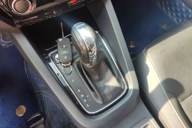 Used Volkswagen Sagitar 2018 280TSI DSG Ignite Edition Gear Lever