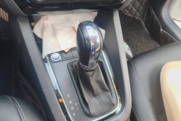 Used Volkswagen Sagitar 2018 1.6L Automatic Comfort Model Gear Lever