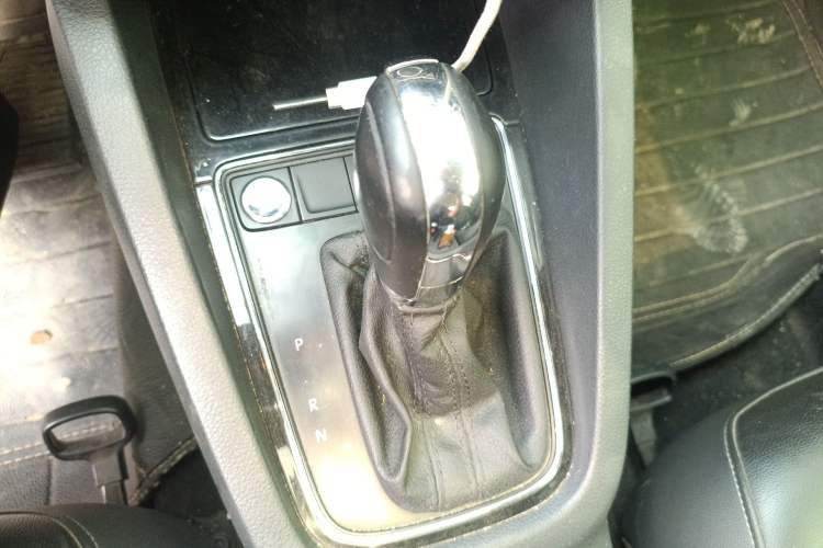Used Volkswagen Sagitar 2018 1.6L Automatic Comfort Model Gear Lever
