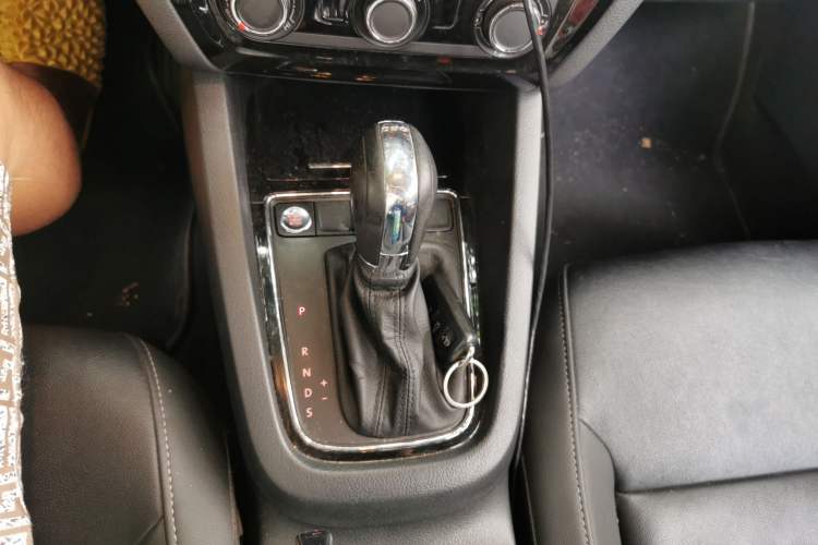Used Volkswagen Sagitar 2018 280TSI DSG Ignite Edition Gear Lever
