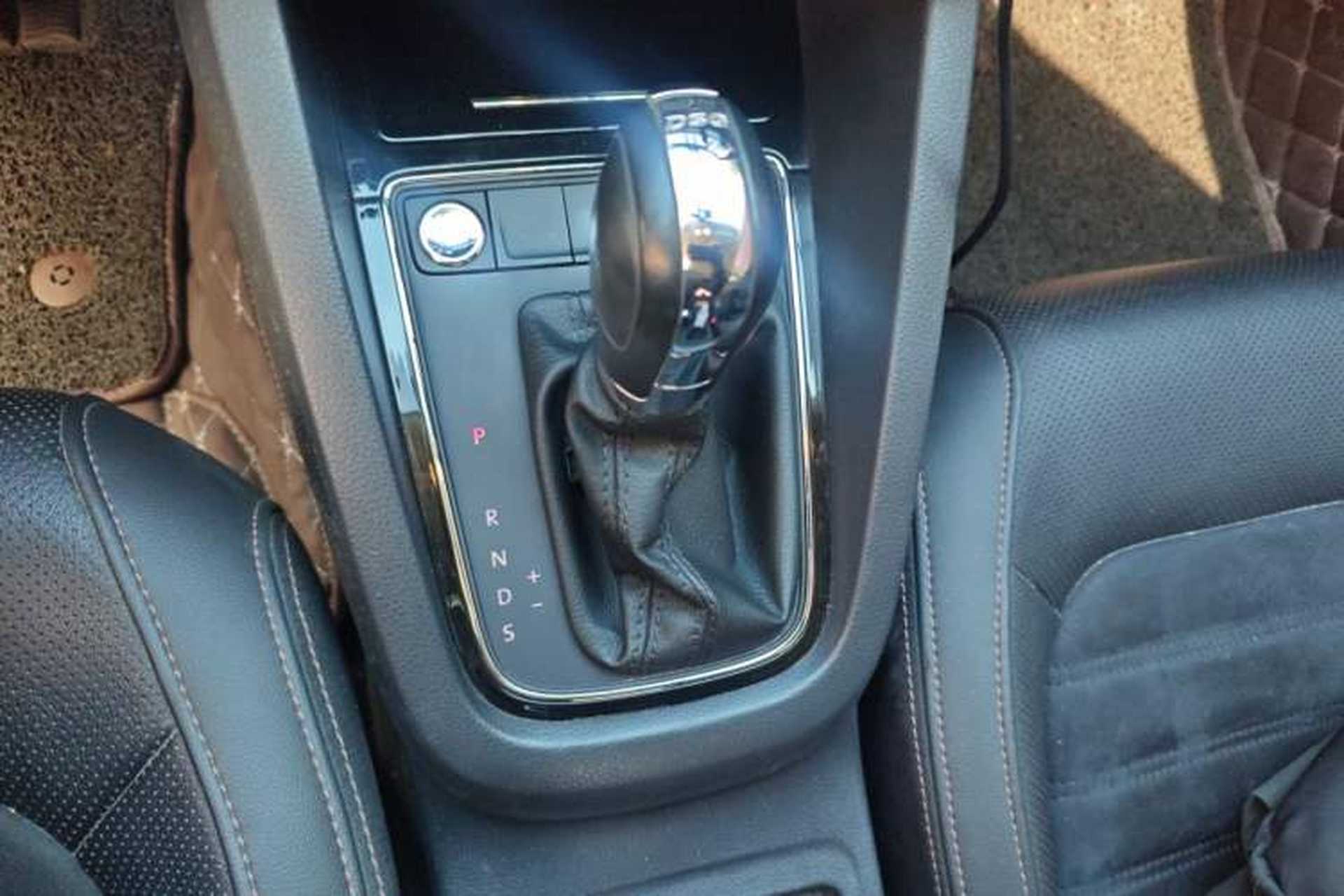 Used Volkswagen Sagitar 2018 280TSI DSG Luxury Model Gear Lever