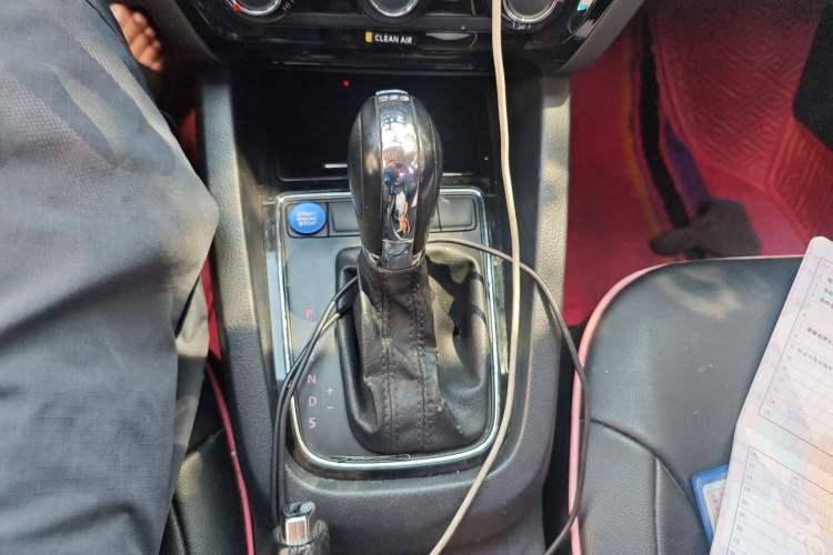 Used Volkswagen Sagitar 2018 280TSI DSG Ignite Edition Gear Lever
