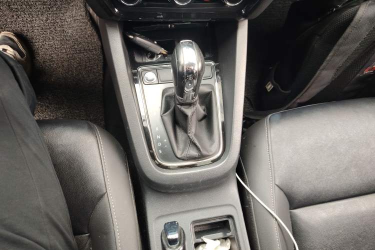 Used Volkswagen Sagitar 2018 1.6L Automatic Comfort Model Gear Lever