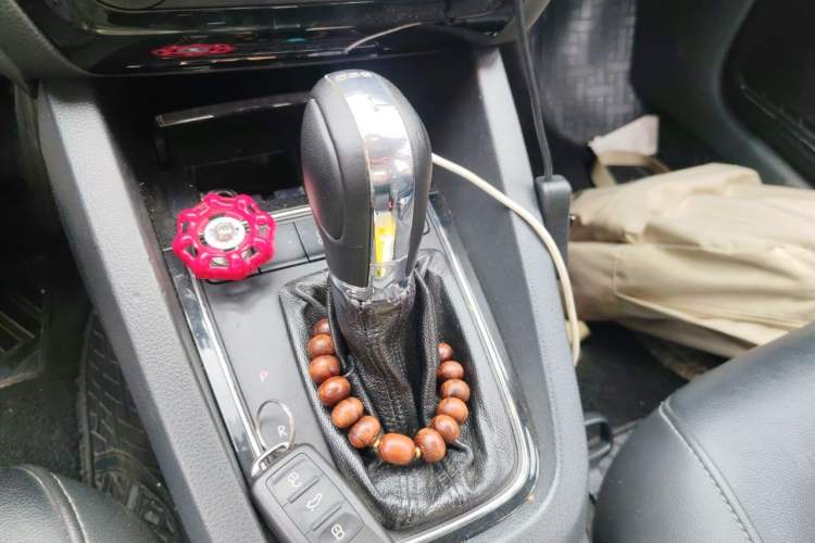 Used Volkswagen Sagitar 2018 180TSI DSG Prestige Edition Gear Lever
