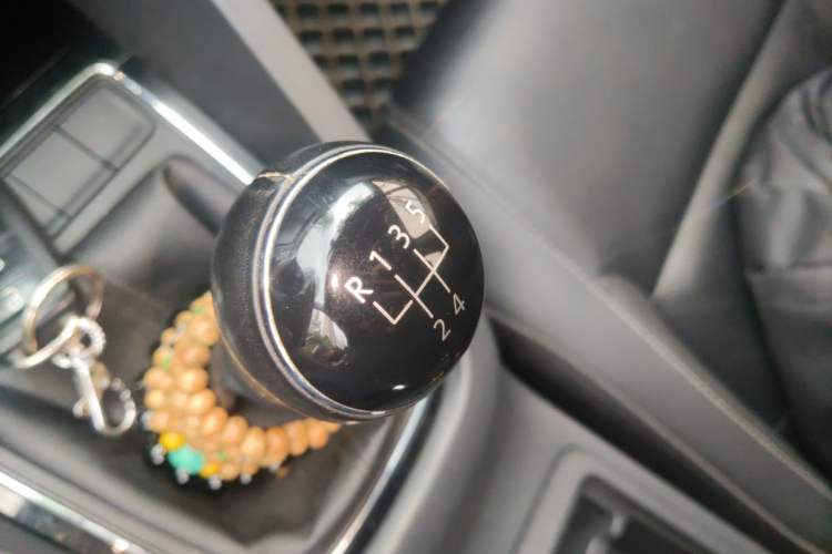 Used Volkswagen Sagitar 2018 1.6L Manual Comfort Model Gear Lever
