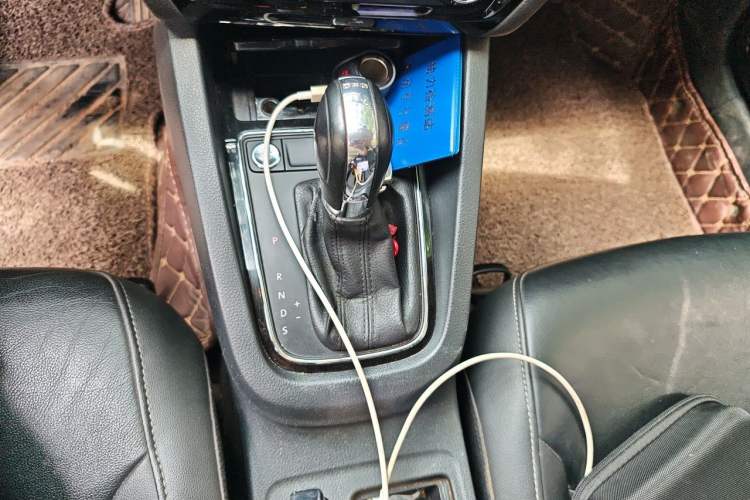 Used Volkswagen Sagitar 2018 280TSI DSG Ignite Edition Gear Lever