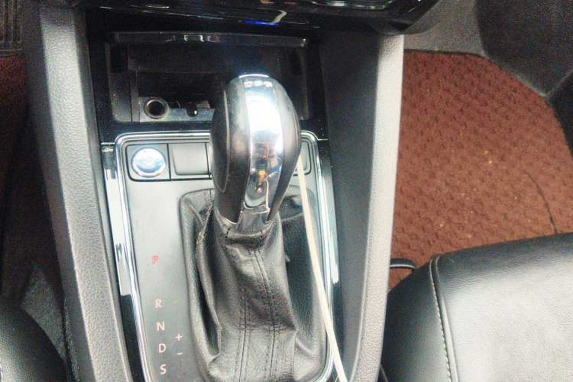 Used Volkswagen Sagitar 2018 280TSI DSG Comfort Model Gear Lever