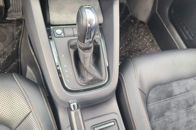 Used Volkswagen Sagitar 2018 280TSI DSG Luxury Model Gear Lever
