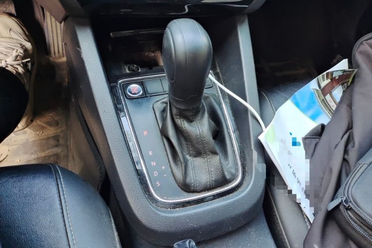 Used Volkswagen Sagitar 2018 1.6L Automatic Comfort Model Gear Lever