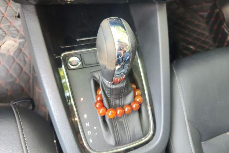 Used Volkswagen Sagitar 2018 1.6L Automatic Comfort Model Gear Lever