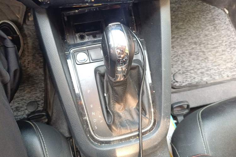 Used Volkswagen Sagitar 2018 1.6L Automatic Comfort Model Gear Lever