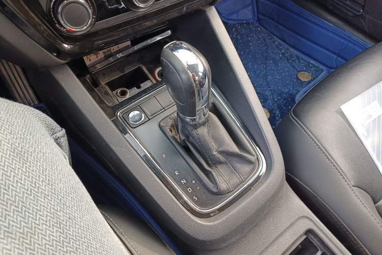 Used Volkswagen Sagitar 2018 1.6L Automatic Comfort Model Gear Lever