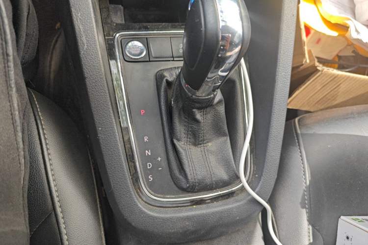 Used Volkswagen Sagitar 2018 280TSI DSG Comfort Model Gear Lever