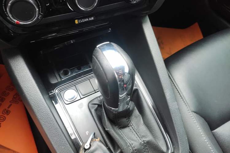 Used Volkswagen Sagitar 2018 1.6L Automatic Comfort Model Gear Lever