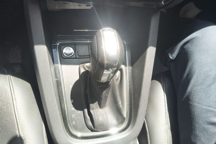 Used Volkswagen Sagitar 2018 280TSI DSG Comfort Model Gear Lever