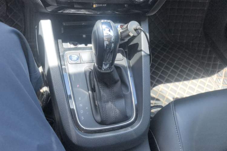 Used Volkswagen Sagitar 2018 280TSI DSG Ignite Edition Gear Lever