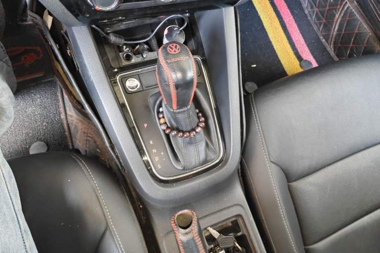 Used Volkswagen Sagitar 2018 280TSI DSG Comfort Model Gear Lever