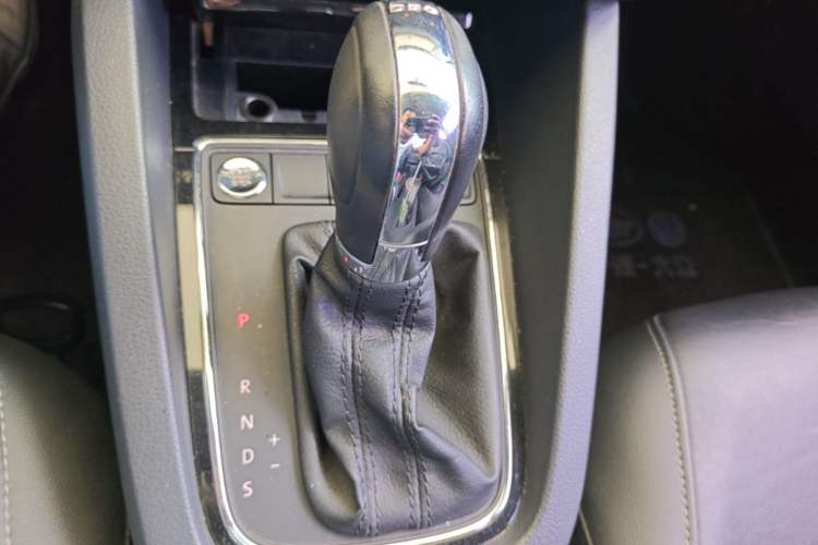 Used Volkswagen Sagitar 2018 280TSI DSG Comfort Model Gear Lever