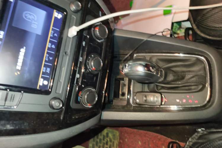 Used Volkswagen Sagitar 2018 280TSI DSG Ignite Edition Gear Lever