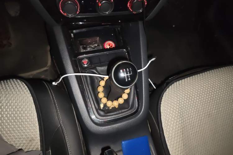 Used Volkswagen Sagitar 2018 1.6L Manual Comfort Model Gear Lever