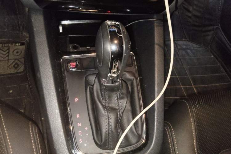 Used Volkswagen Sagitar 2018 280TSI DSG Luxury Model Gear Lever