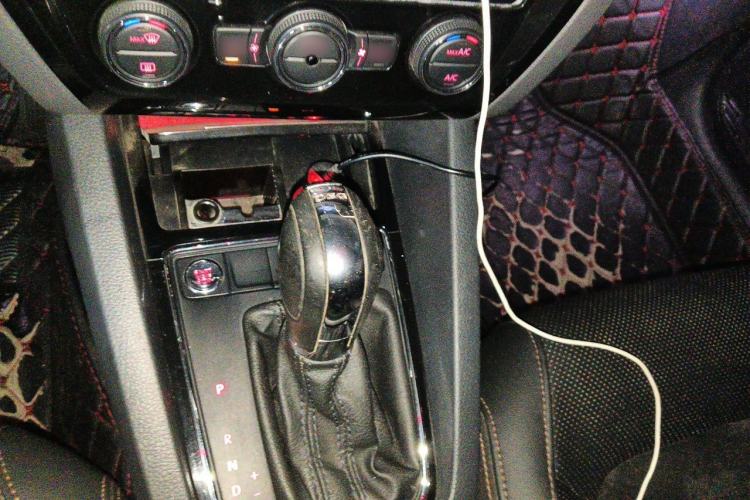 Used Volkswagen Sagitar 2018 280TSI DSG Luxury Model Gear Lever