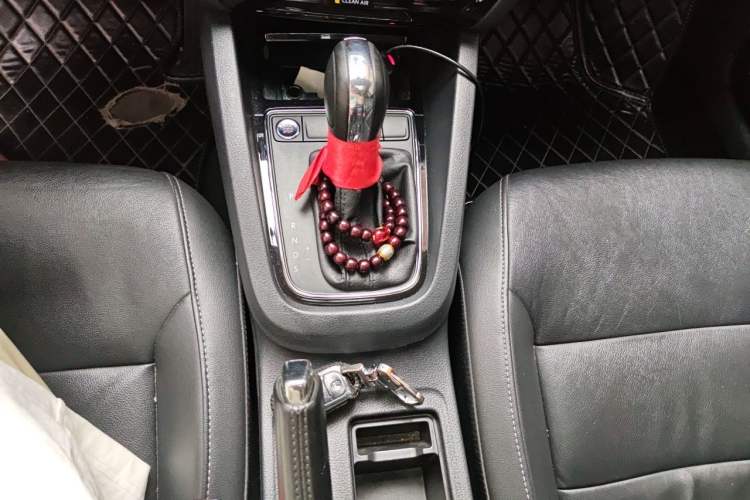Used Volkswagen Sagitar 2018 1.6L Automatic Comfort Model Gear Lever
