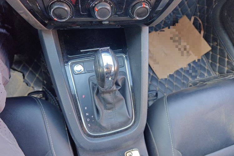 Used Volkswagen Sagitar 2018 1.6L Automatic Comfort Model Gear Lever