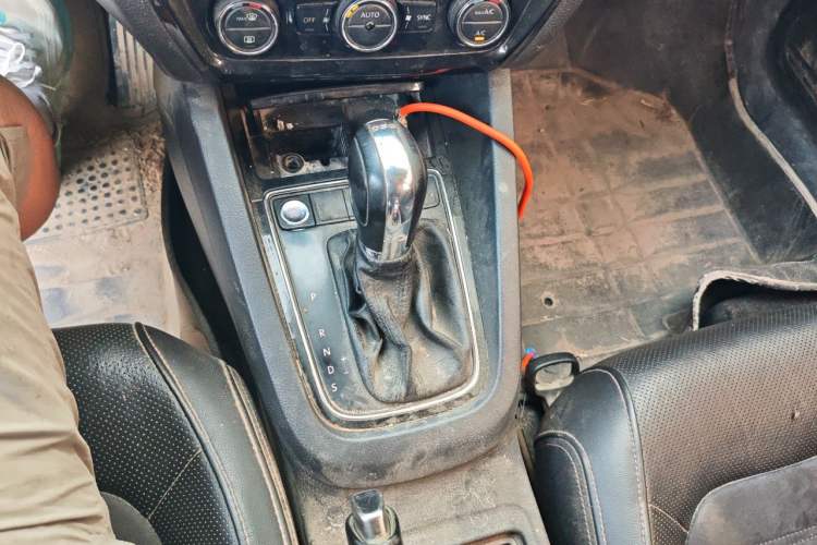 Used Volkswagen Sagitar 2018 280TSI DSG Luxury Model Gear Lever