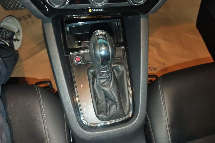 Used Volkswagen Sagitar 2018 280TSI DSG Ignite Edition Gear Lever