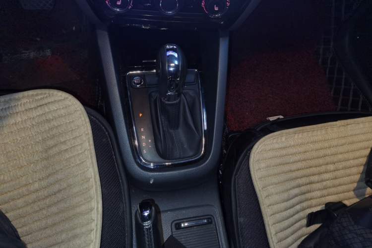 Used Volkswagen Sagitar 2018 180TSI DSG Prestige Edition Gear Lever