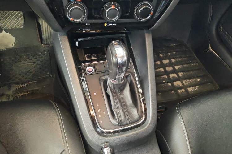 Used Volkswagen Sagitar 2018 1.6L Automatic Comfort Model Gear Lever