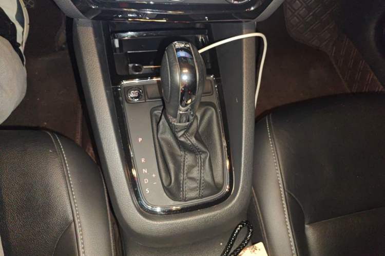 Used Volkswagen Sagitar 2018 180TSI DSG Prestige Edition Gear Lever