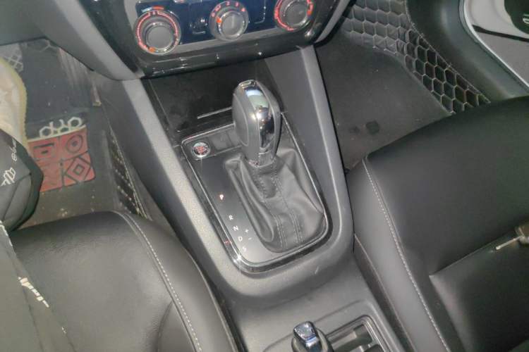 Used Volkswagen Sagitar 2018 1.6L Automatic Comfort Model Gear Lever