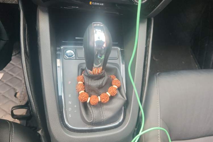 Used Volkswagen Sagitar 2018 280TSI DSG Ignite Edition Gear Lever