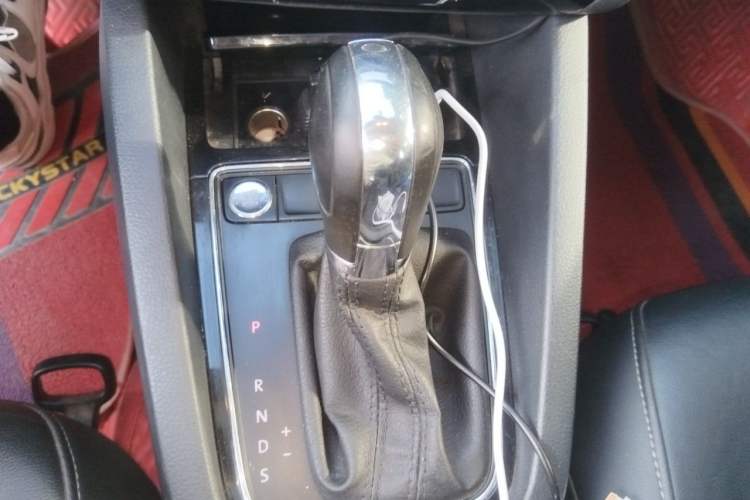 Used Volkswagen Sagitar 2018 1.6L Automatic Comfort Model Gear Lever