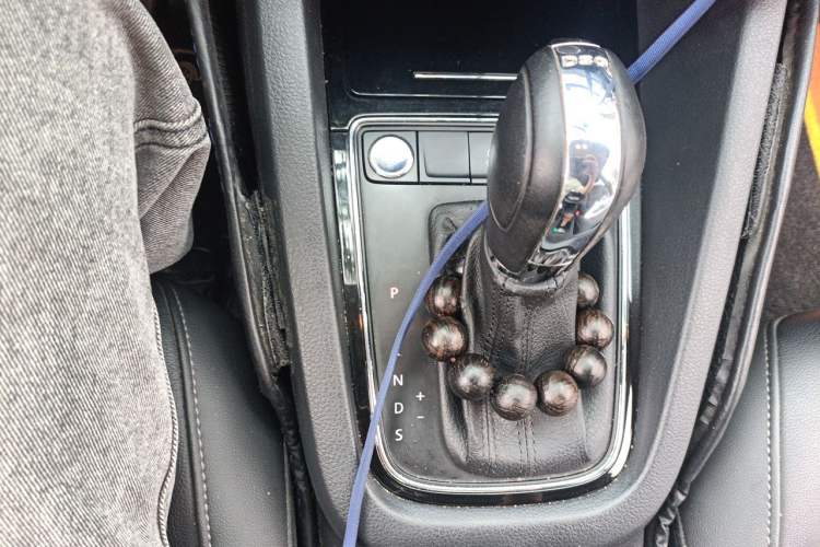 Used Volkswagen Sagitar 2018 280TSI DSG Ignite Edition Gear Lever