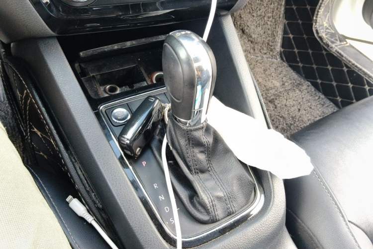 Used Volkswagen Sagitar 2018 280TSI DSG Ignite Edition Gear Lever