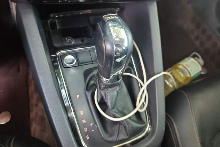 Used Volkswagen Sagitar 2018 280TSI DSG Luxury Model Gear Lever