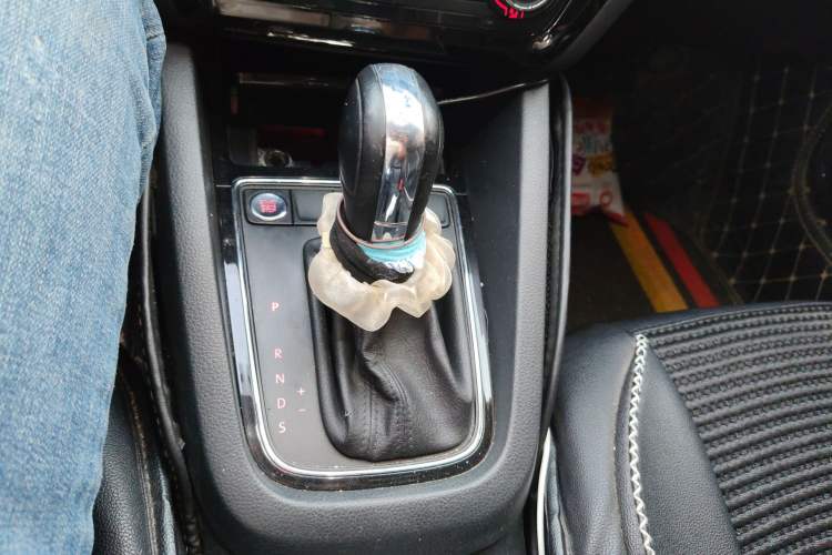 Used Volkswagen Sagitar 2018 1.6L Automatic Comfort Model Gear Lever