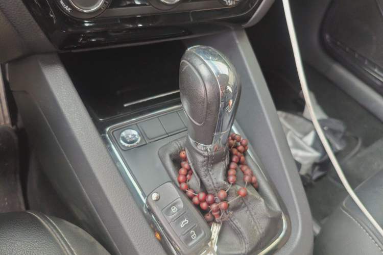 Used Volkswagen Sagitar 2018 1.6L Automatic Comfort Model Gear Lever