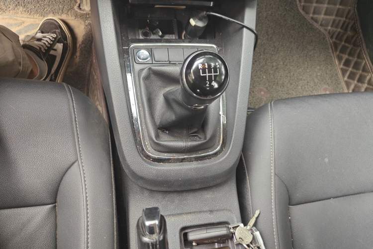 Used Volkswagen Sagitar 2018 1.6L Manual Comfort Model Gear Lever