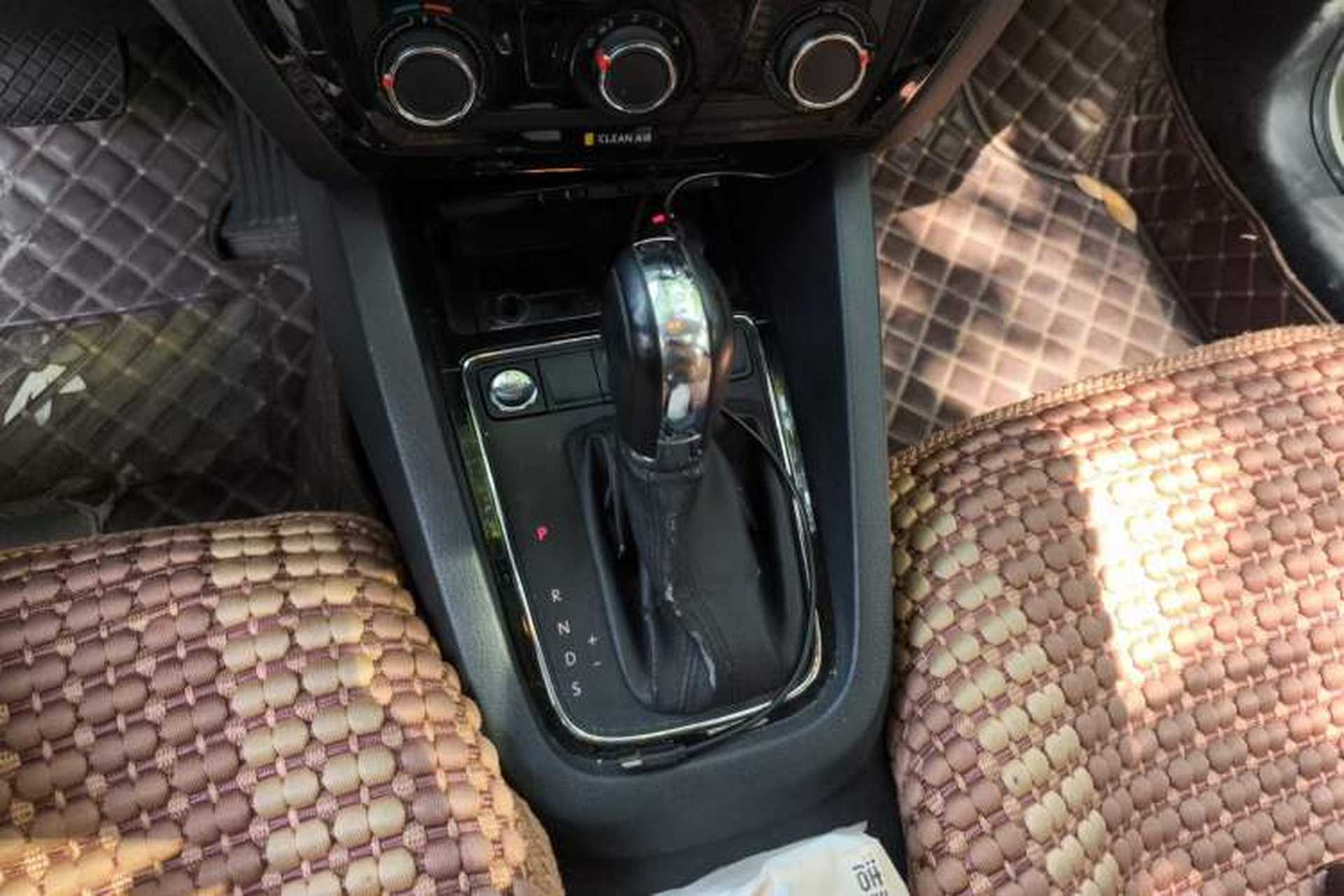 Used Volkswagen Sagitar 2018 1.6L Automatic Comfort Model Gear Lever